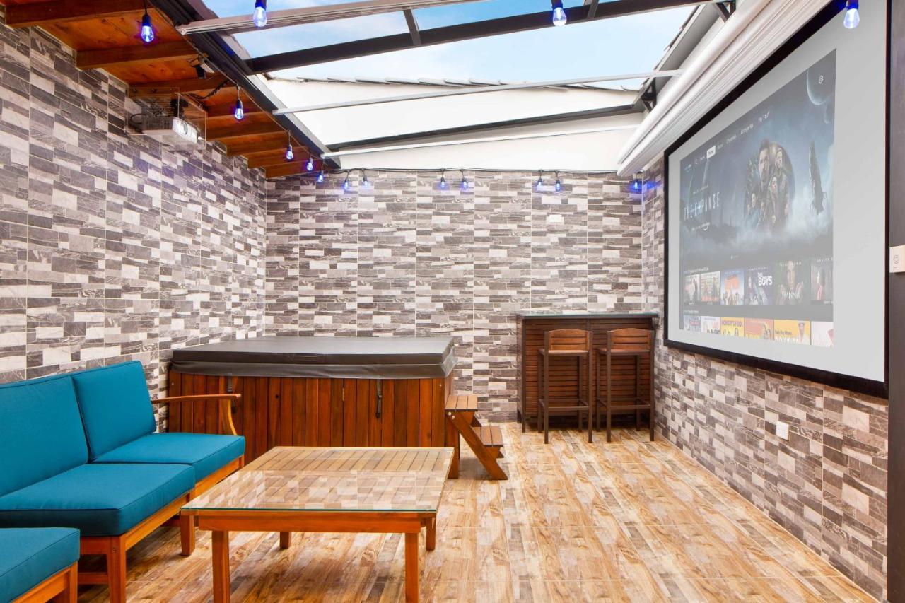 Miracle Aparthotel Medellin Exterior photo